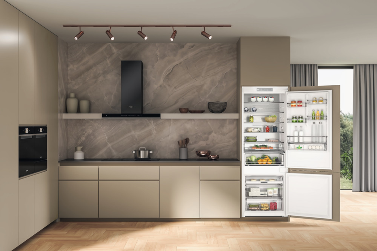 Whirlpool 70/30 Built-in Frost Free Fridge Freezer | WHSP70T122UK