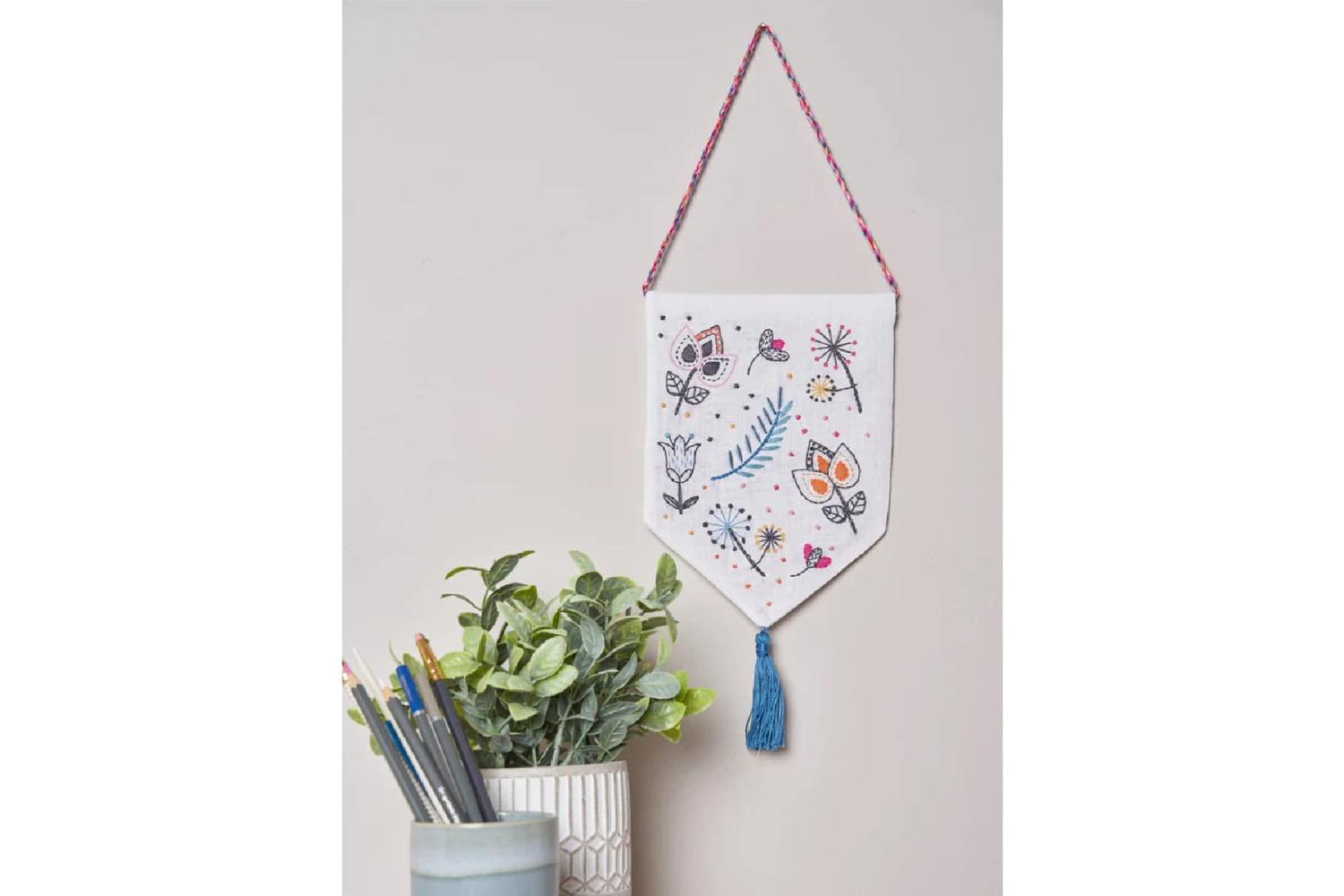 Anchor Gro-pe137 - Mgraphic Emb Inter - Embroidery Kit Essen