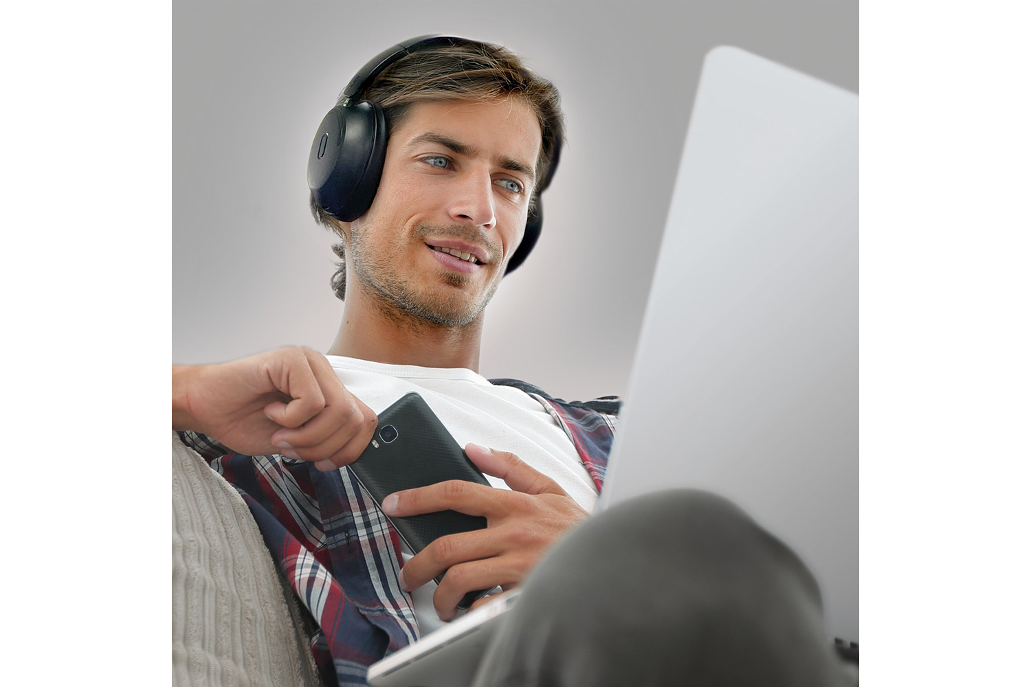 Mixx StreamQ Surround Active Noise Cancelling Over Ear Wireless Headphones | SQTV-BK-BK-400